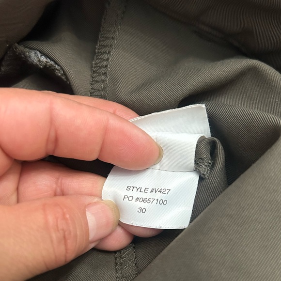 The Vuori Cascade Tech Chino Pants green color men’s size 30 - Picture 7 of 7